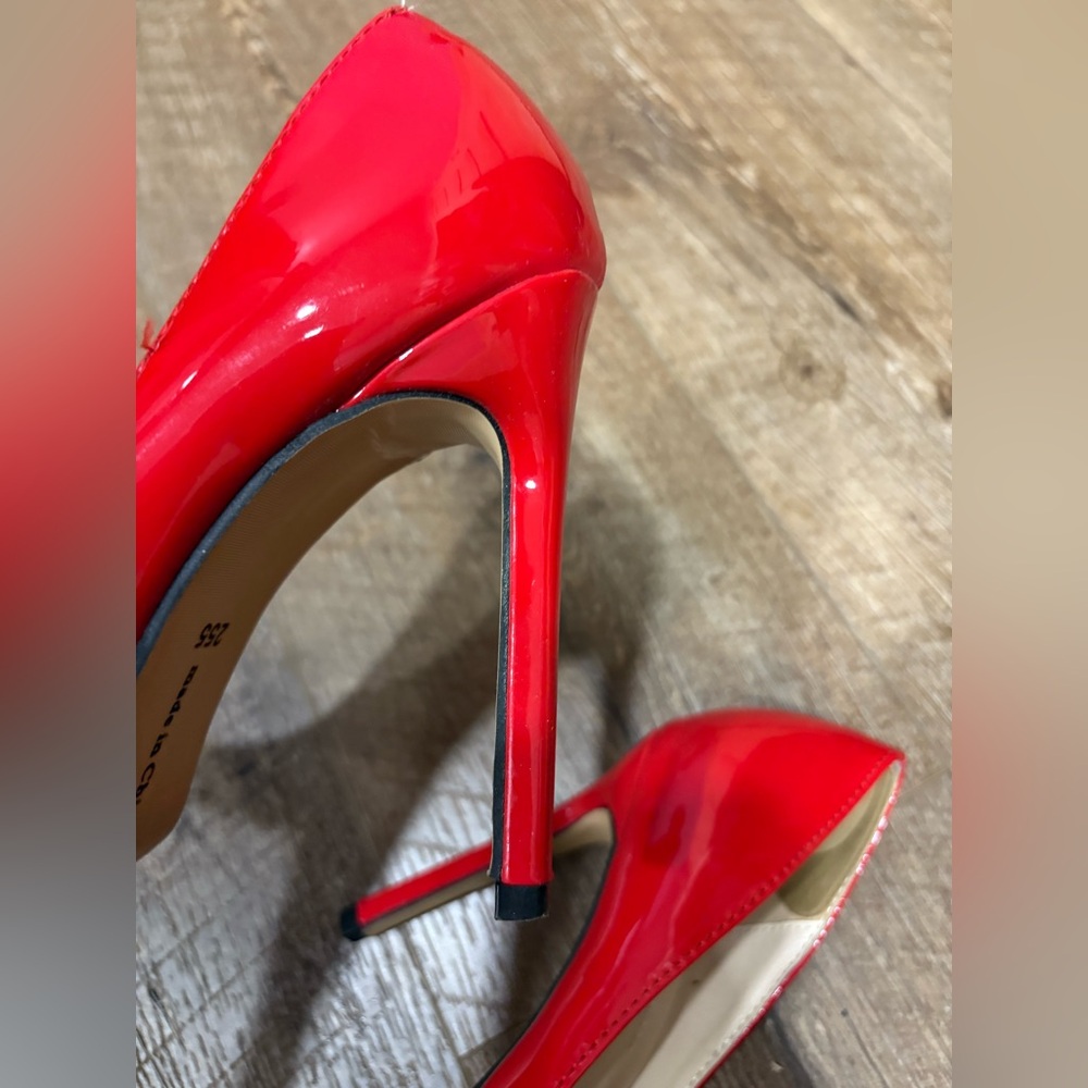Women’s pumps heels red